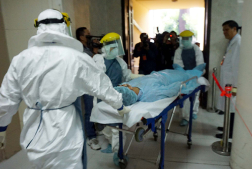 Diễn tập xử lý bệnh nhân nghi nhiễm Ebola ở Hà Nội