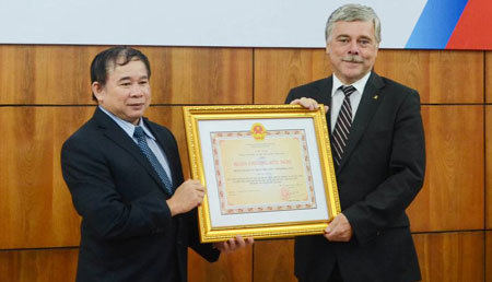 Trao huân chương cho trường đại học kỹ thuật hàng đầu của Nga