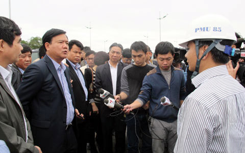 Bộ trưởng Thăng: 'Ghế của ông lung lay rồi đấy!'