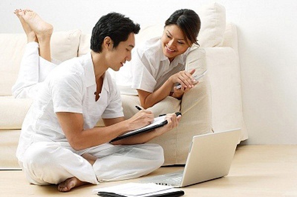 Nhân tình của chồng quỳ xuống van xin tôi giữ kín mọi chuyện