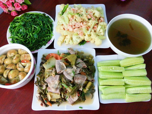 Bữa cơm chưa đến 100 nghìn đồng cho 4 người