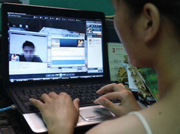 Mất hứng với chồng vì... chat sex quá nhiều