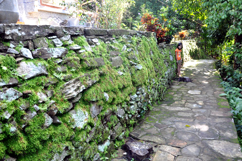 Ngõ đá trăm tuổi, riêng có nơi xứ Quảng