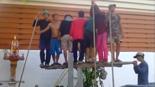 Máy đóng cọc bê tông 