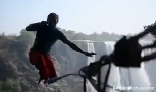 Vượt thác nước lớn nhất thế giới... trên dây