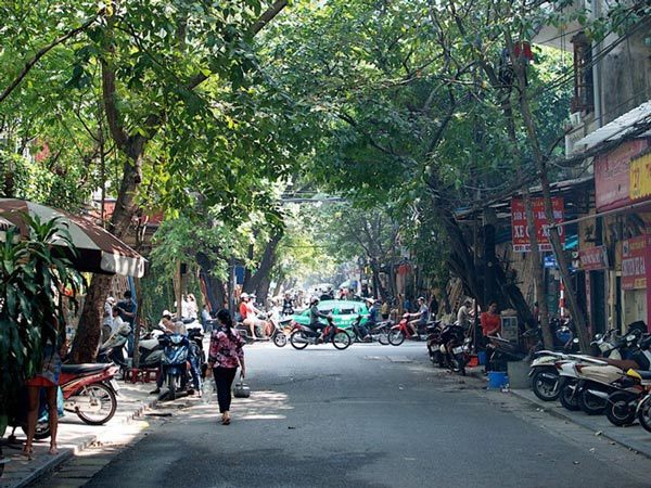 Khách Tây tiết lộ bí quyết shopping ở Hà Nội