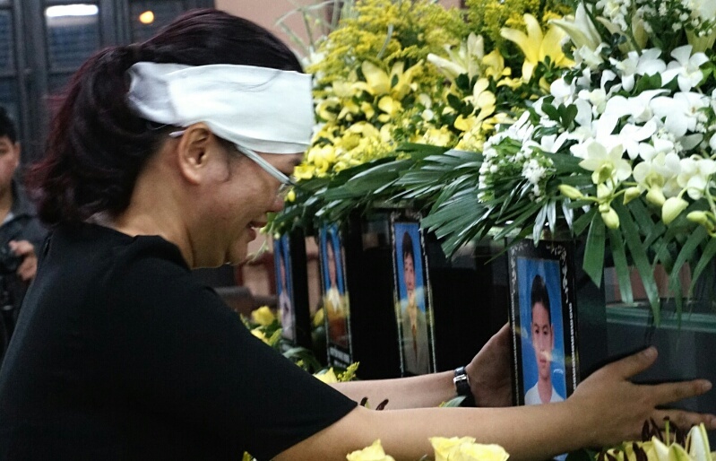 Lễ viếng 3 mẹ con người Việt vụ máy bay MH17