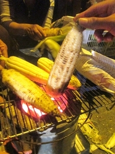 Thu nửa triệu mỗi ngày nhờ bán ngô khoai nướng