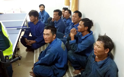 Cứu 9 thuyền viên bị sóng đánh chìm trên biển