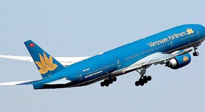 Máy bay Vietnam Airlines suýt đâm máy bay quân sự