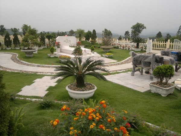 'Sống cao sang, chết đàng hoàng': Ngôi mộ bạc tỷ của đại gia Sài Gòn ở đất Bắc