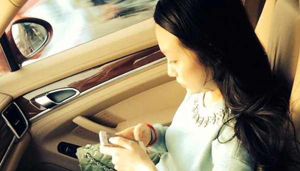 Vợ Tuấn Hưng lần đầu lộ diện sau khi sinh con