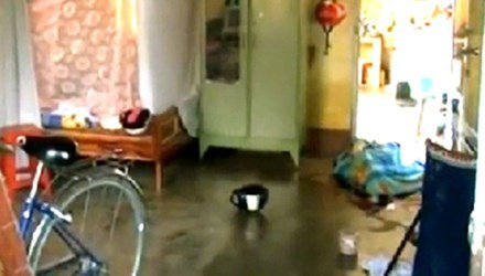 Cài mìn vào gói quà gửi thầy giáo: Cơn ghen của kẻ 'cuồng yêu'