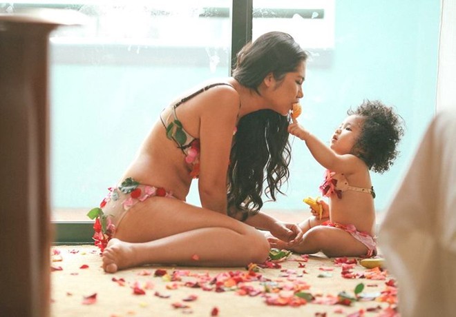 Bộ ảnh “hoang dã” cực chất của bà mẹ Sài Gòn và con gái