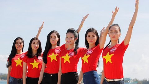 Thí sinh Hoa hậu Việt Nam cùng hướng về biển đảo