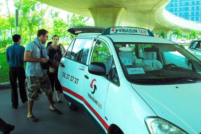 Bị dồn ép, cước taxi, vận tải giảm tới trên 30%