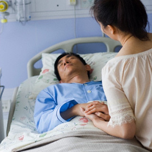 Đêm tân hôn cuống cuồng nhập viện của vợ chồng tôi