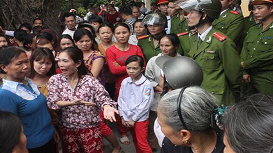 Sản phụ tử vong bất thường, người nhà vây bệnh viện