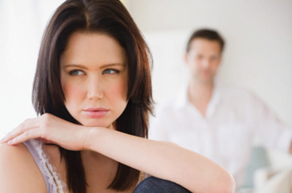 Dội nước đá lên đầu chồng