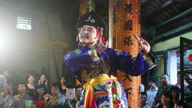 Bổ sung vô tội vạ thần thánh vào điện thờ