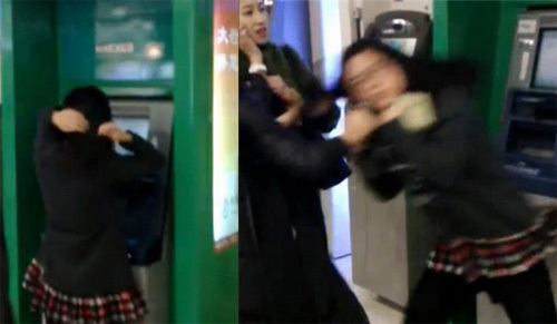 Thiếu nữ 'ăn đòn' vì trang điểm ở cây ATM