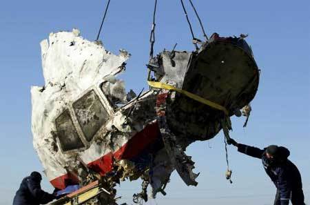 Thế giới 24h: Mảnh vỡ của MH17 