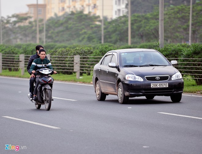 Giao thông kiểu 'đường làng' ở đại lộ 7.500 tỷ