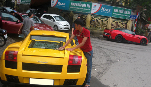 Con phố chuyên rửa siêu xe tại Hà Nội