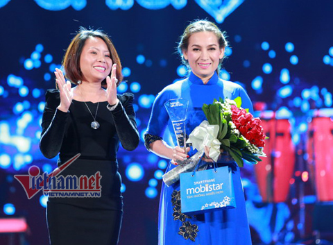 Phi Nhung lại ẵm giải