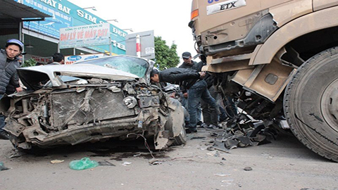 Xe container gây tai nạn liên hoàn trên Ql5