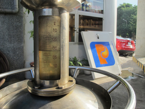 Sự thật bình xăng ôtô thiếu chuẩn hay cây xăng gian lận?