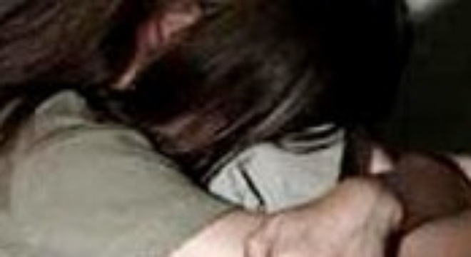 Ngủ ở quán internet, bé gái bị hiếp dâm