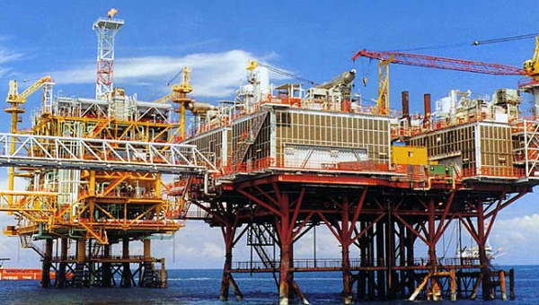 Dầu mất giá, vội vã tăng thuế chống thất thu