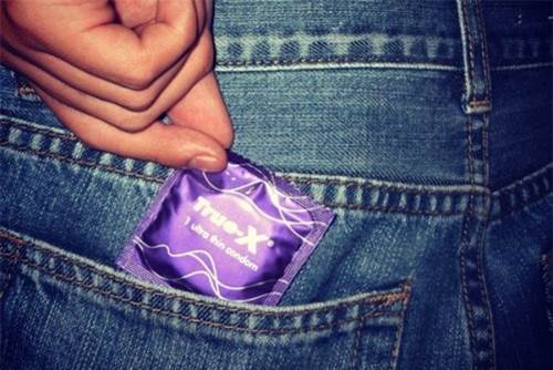 5 cách sử dụng bao cao su sai bét