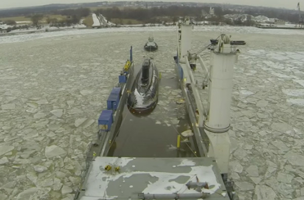 Quy trình lai dắt tàu ngầm Kilo VN lên tàu Rolldock Star