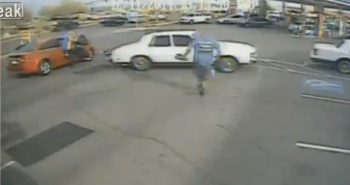 Lùi xe đâm 2 người bị thương rồi tháo chạy