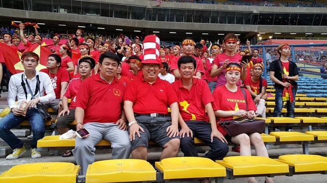'Gã khùng' chi 600 triệu mua vé xem bóng đá
