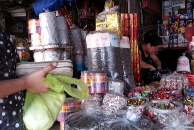 Phụ gia “làm sạch từ sách bò đến toilet” ngập chợ