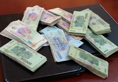 Điều tra vụ mất trộm 1,5 tỷ đồng trước cửa ngân hàng