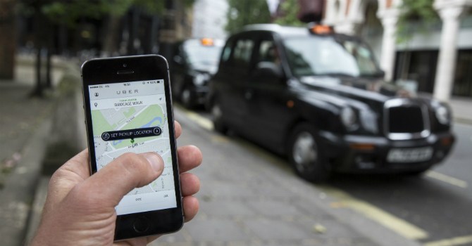 Bị “ném đá”, Uber chở khách miễn phí tại Sydney