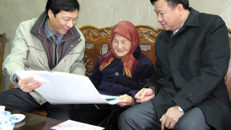 Hơn 400 tỷ đồng quà Tết cho người có công