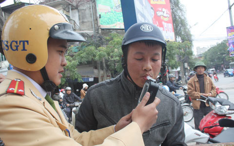 CSGT Hà Nội xử lý “ma men” trên đường