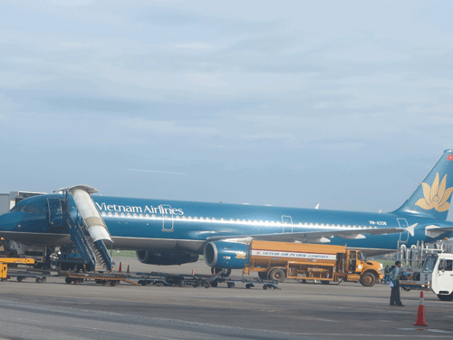 Vì sao máy bay Vietnam Airlines phải hạ cánh khẩn cấp xuống Nội Bài?