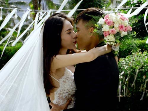 Thủy Tiên bất ngờ tung ảnh đám cưới gây xôn xao