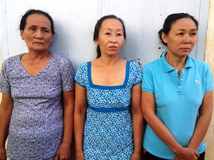 Bắt nhóm nữ quái chuyên dùng sổ đỏ, giấy tờ giả lừa vay tiền