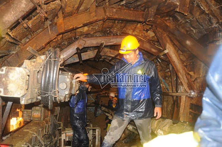 Thời sự trong ngày: Khoan hầm giải cứu 12 người mắc kẹt