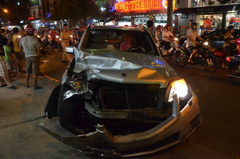 Xe điên náo loạn đường phố, 5 người nhập viện