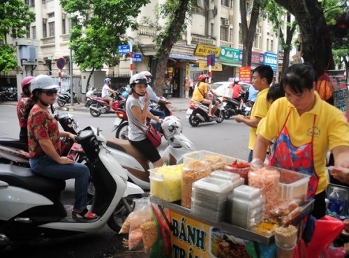 Hà Nội: Dừng, đỗ xe mua hàng trên vỉa hè sẽ bị phạt