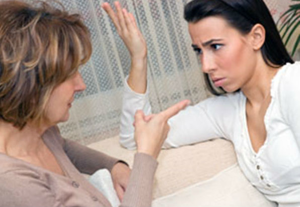 Thông gia khẩu chiến, con rể thẳng tay tát mẹ vợ
