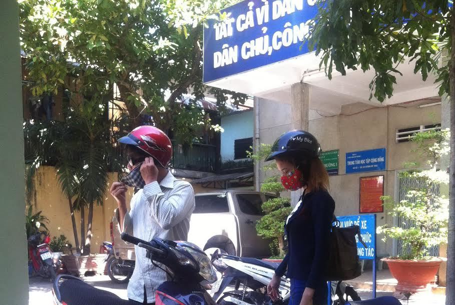 Cháu bé bị bỏ rơi trên taxi, mẹ nộp đơn xin nhận lại